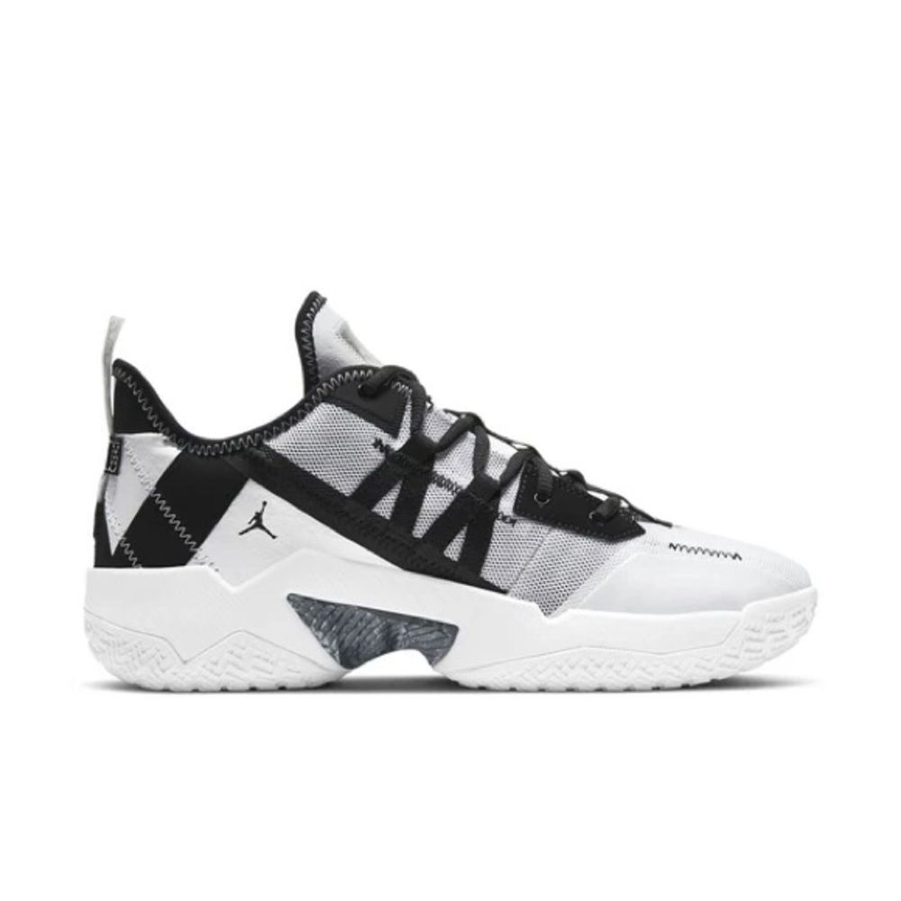 Jordan Men's Black and White Sneakers - Picture 2 of 6
